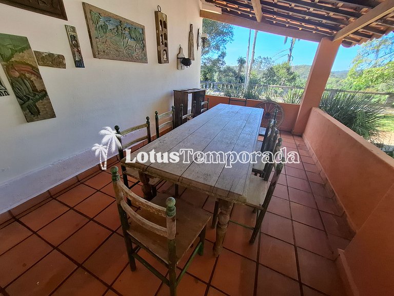 Sítio com piscina, muito conforto e lazer LT0033