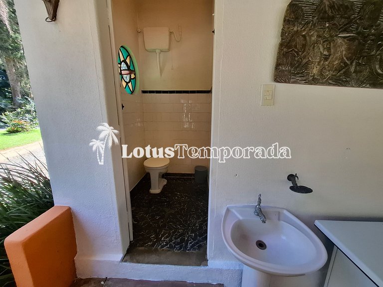 Sítio com piscina, muito conforto e lazer LT0033