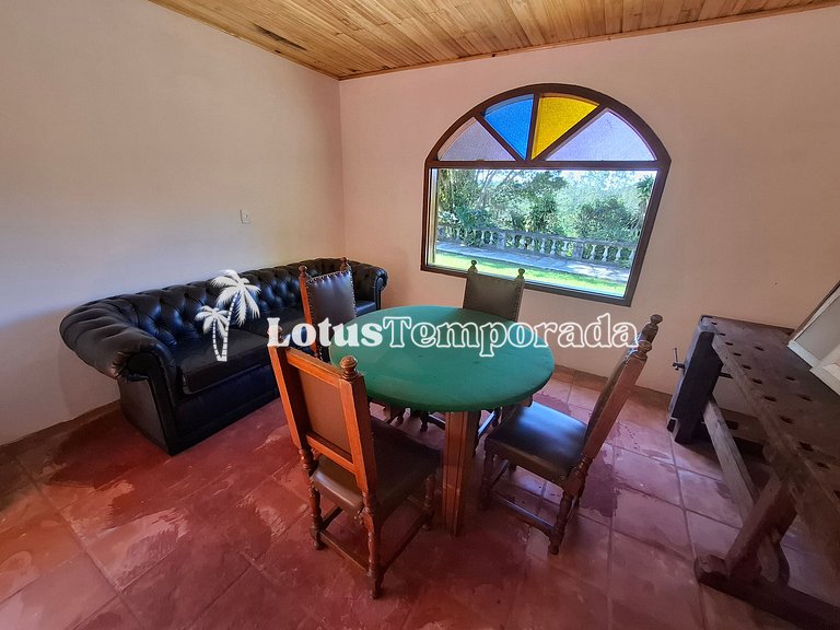 Sítio com piscina, muito conforto e lazer LT0033