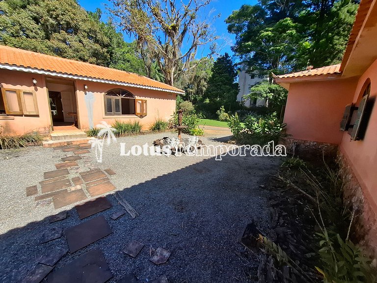 Sítio com piscina, muito conforto e lazer LT0033