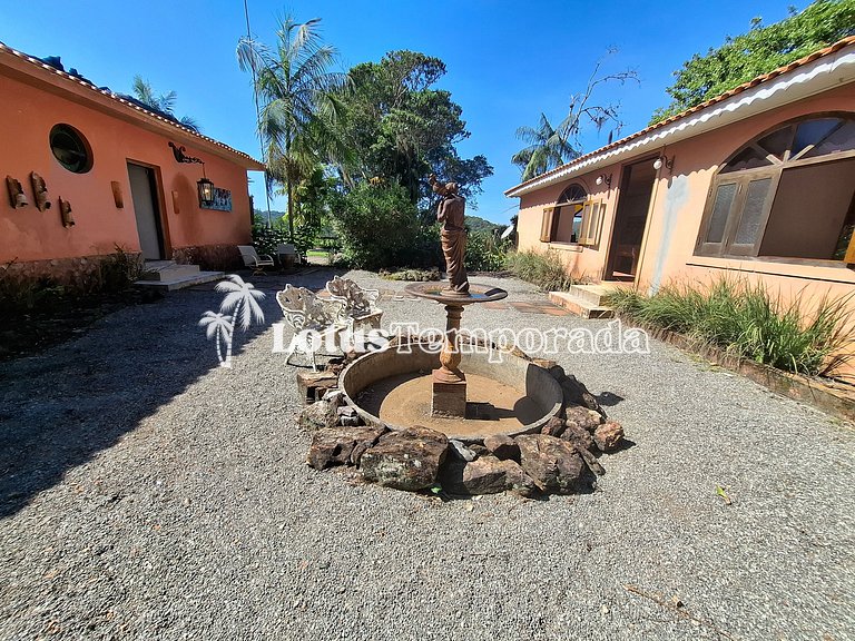 Sítio com piscina, muito conforto e lazer LT0033