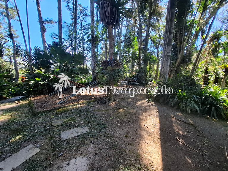 Sítio com piscina, muito conforto e lazer LT0033