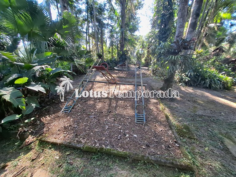 Sítio com piscina, muito conforto e lazer LT0033