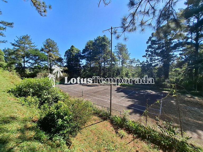 Sítio com piscina, muito conforto e lazer LT0033
