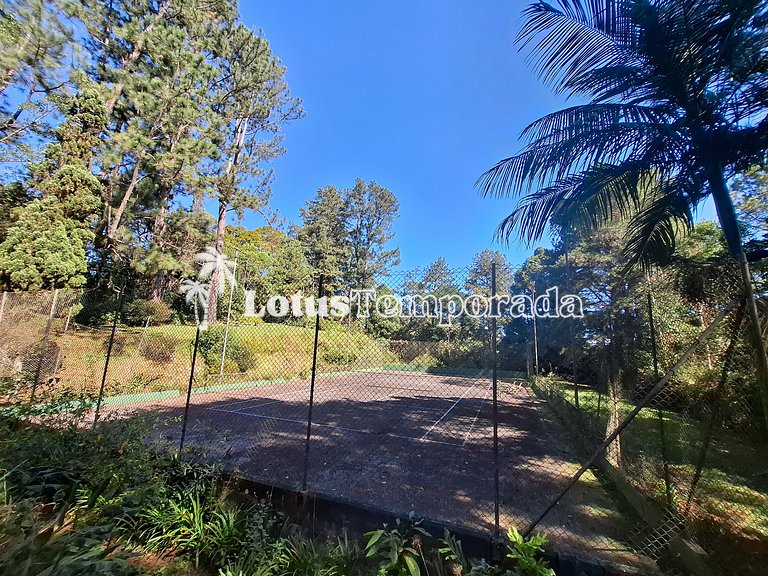 Sítio com piscina, muito conforto e lazer LT0033