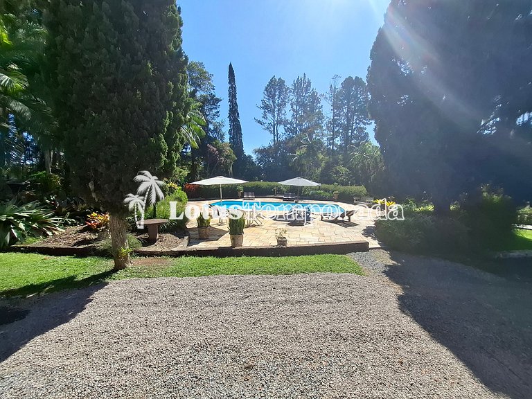 Sítio com piscina, muito conforto e lazer LT0033