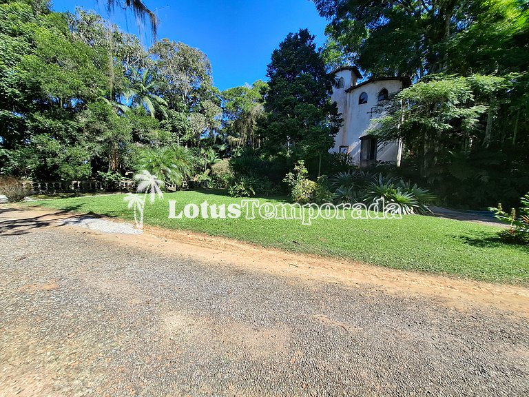 Sítio com piscina, muito conforto e lazer LT0033