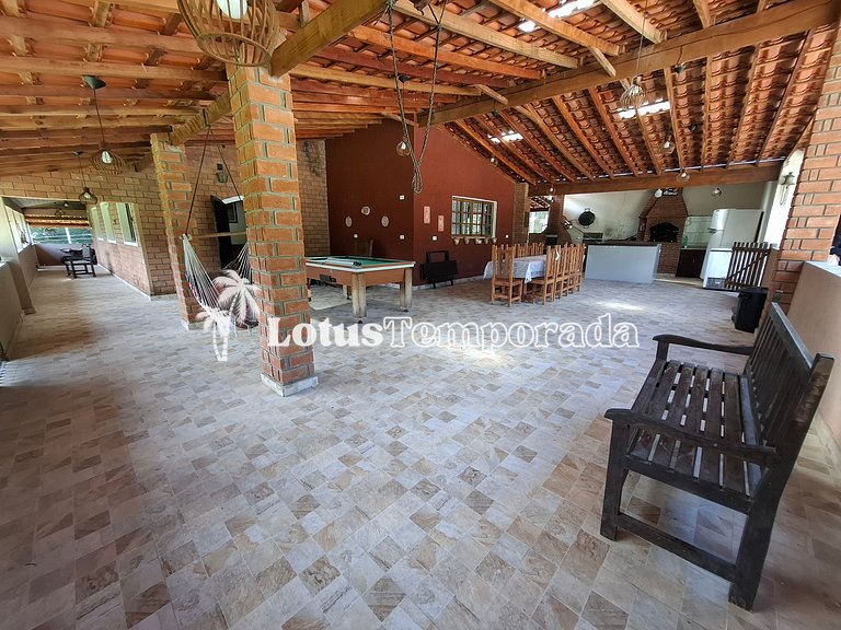 Chácara com piscina, campo e área gourmet LT0072