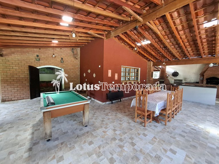 Chácara com piscina, campo e área gourmet LT0072