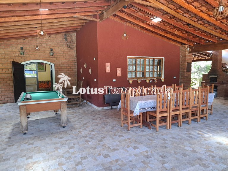 Chácara com piscina, campo e área gourmet LT0072