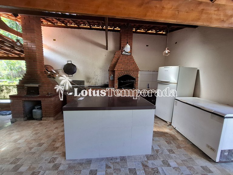 Chácara com piscina, campo e área gourmet LT0072