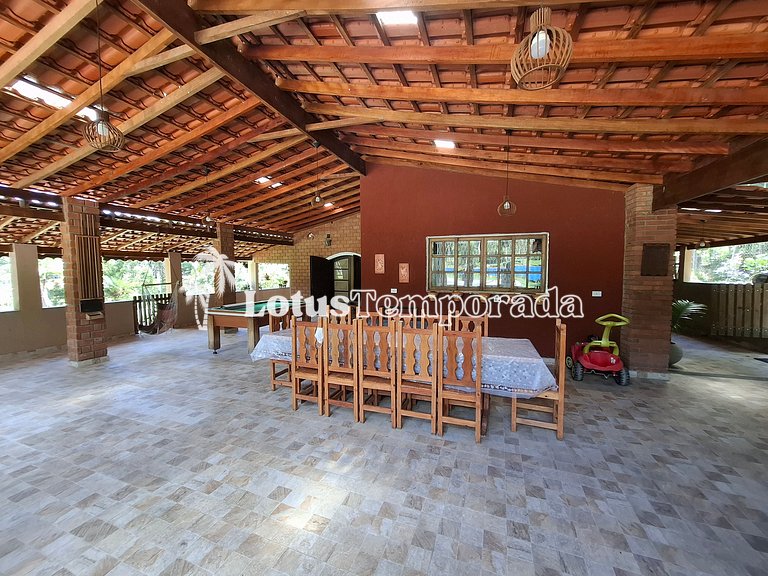 Chácara com piscina, campo e área gourmet LT0072