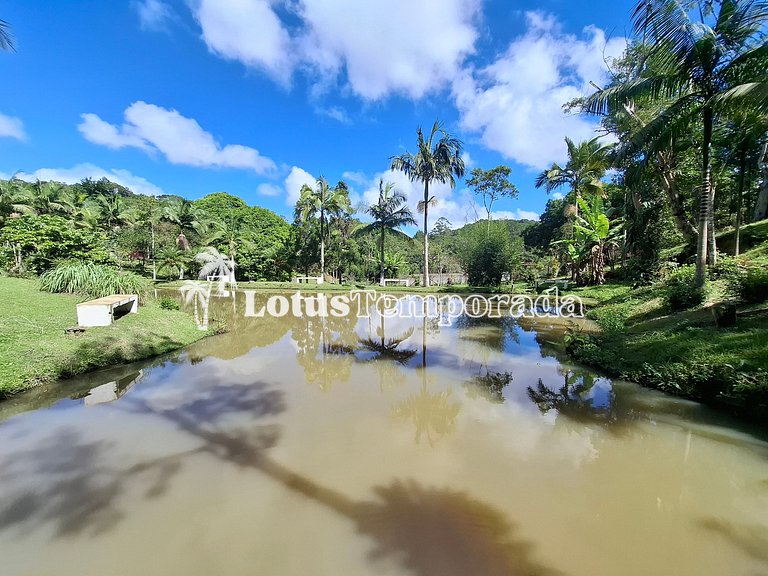 Chácara com piscina, campo e área gourmet LT0072