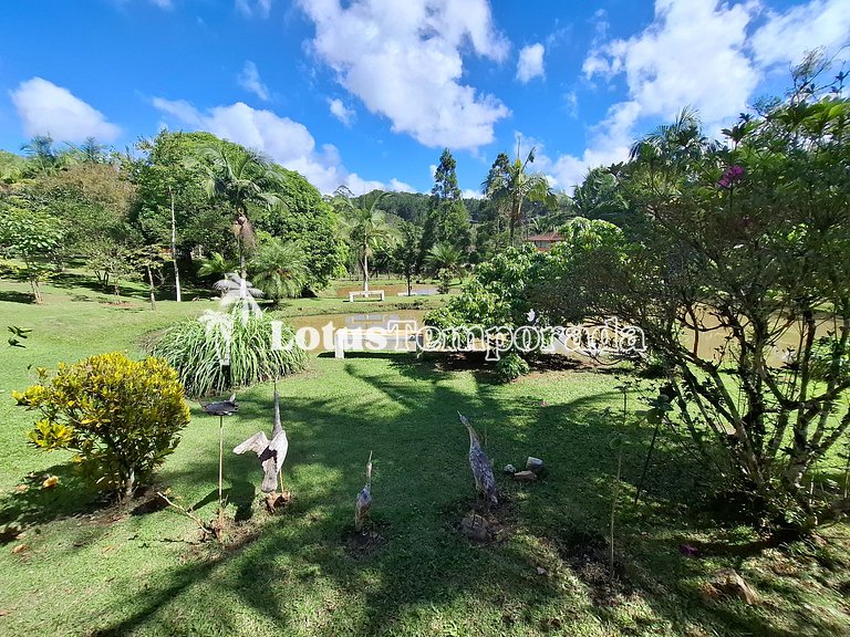 Chácara com piscina, campo e área gourmet LT0072