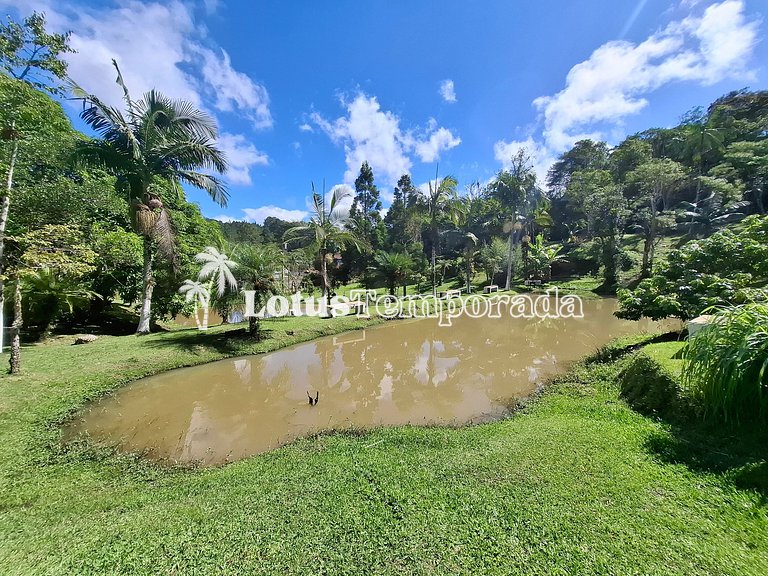 Chácara com piscina, campo e área gourmet LT0072
