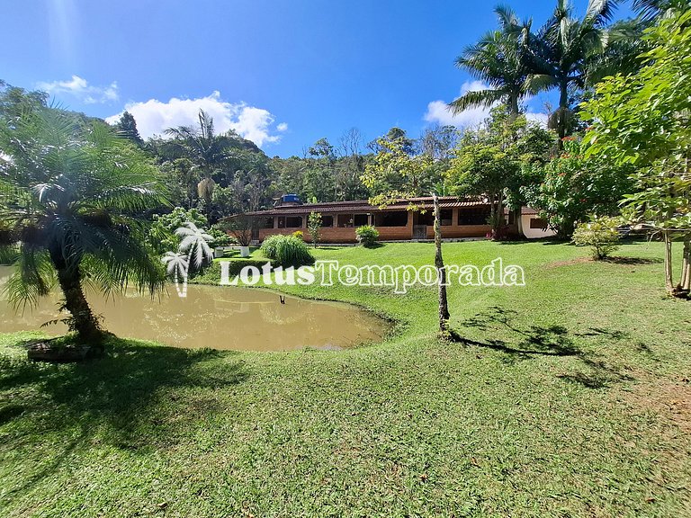 Chácara com piscina, campo e área gourmet LT0072