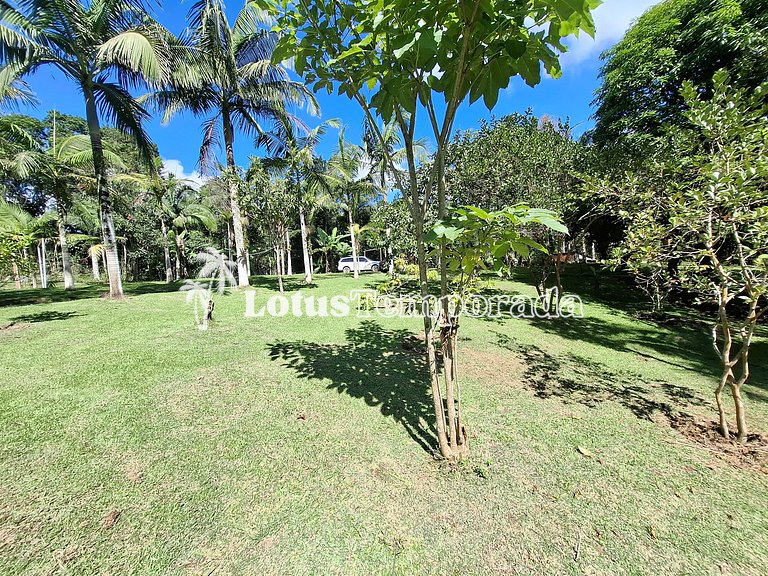 Chácara com piscina, campo e área gourmet LT0072