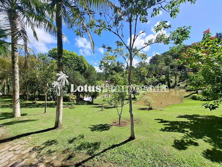 Chácara com piscina, campo e área gourmet LT0072