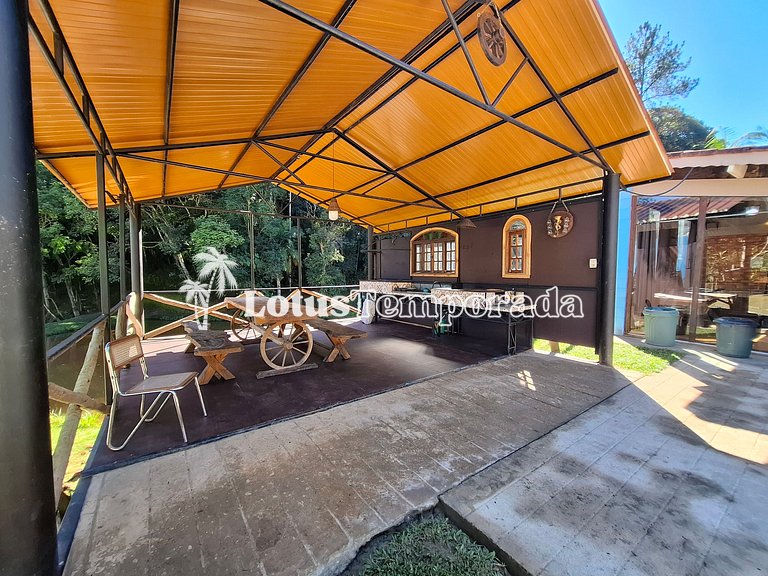 Sítio p/ Casamentos: 2 Salões, Lagos e Chalé Noivos LT0021