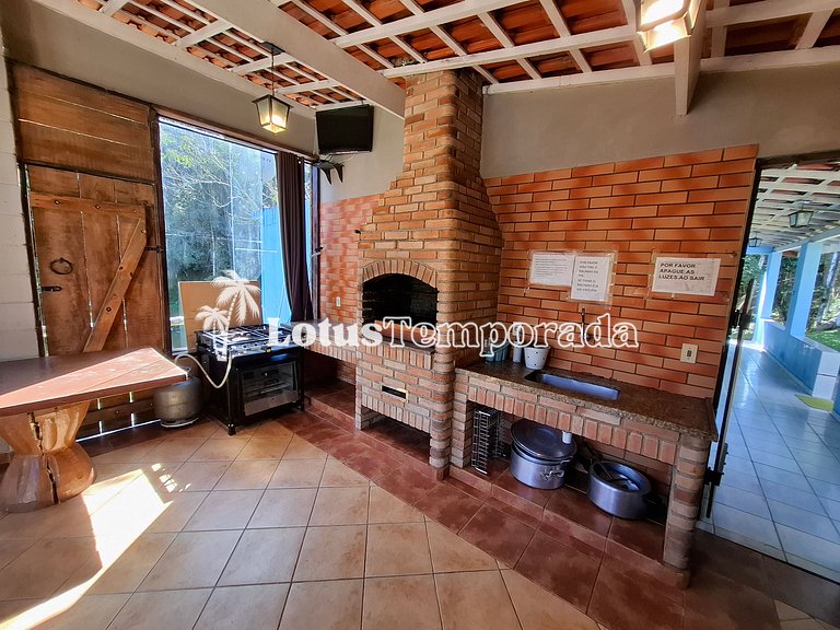 Sítio p/ Casamentos: 2 Salões, Lagos e Chalé Noivos LT0021