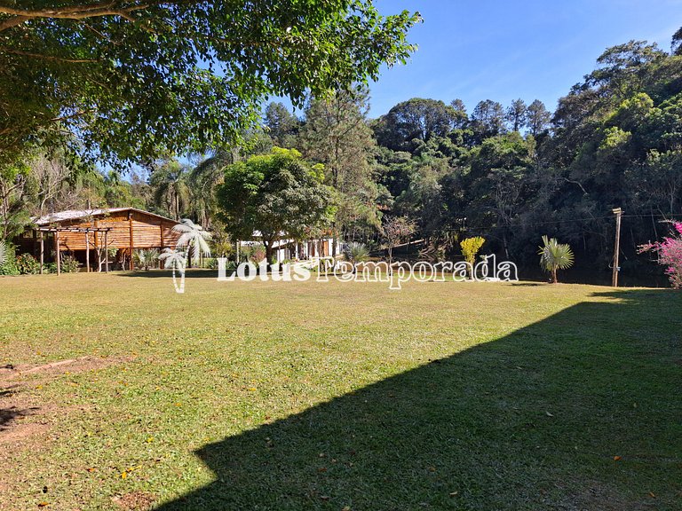 Sítio p/ Casamentos: 2 Salões, Lagos e Chalé Noivos LT0021