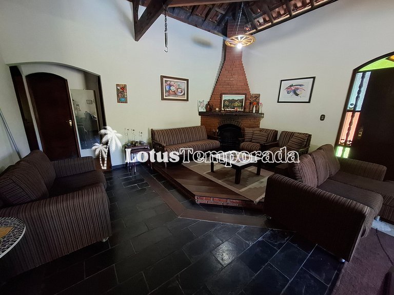 Sítio com piscina adulta e infantil e lareira LT0003