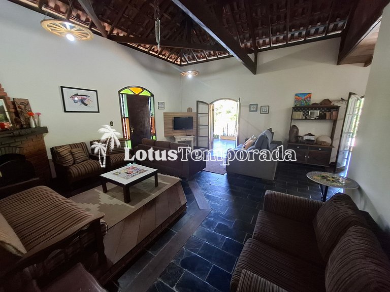 Sítio com piscina adulta e infantil e lareira LT0003