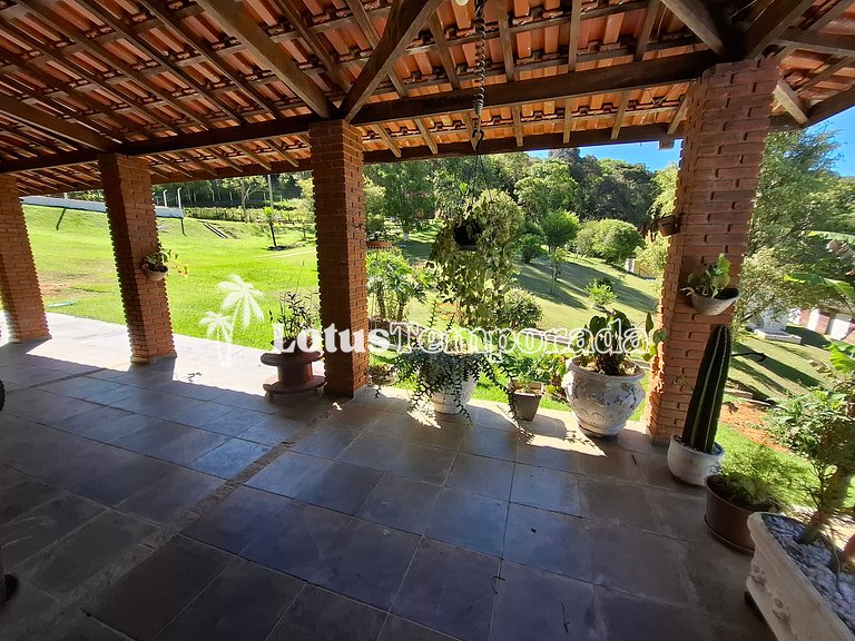 Sítio com piscina adulta e infantil e lareira LT0003