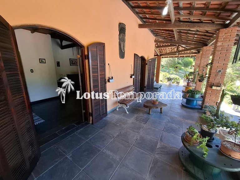 Sítio com piscina adulta e infantil e lareira LT0003
