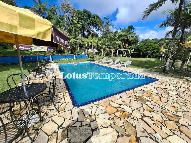Chácara com piscina, campo e área gourmet LT0072