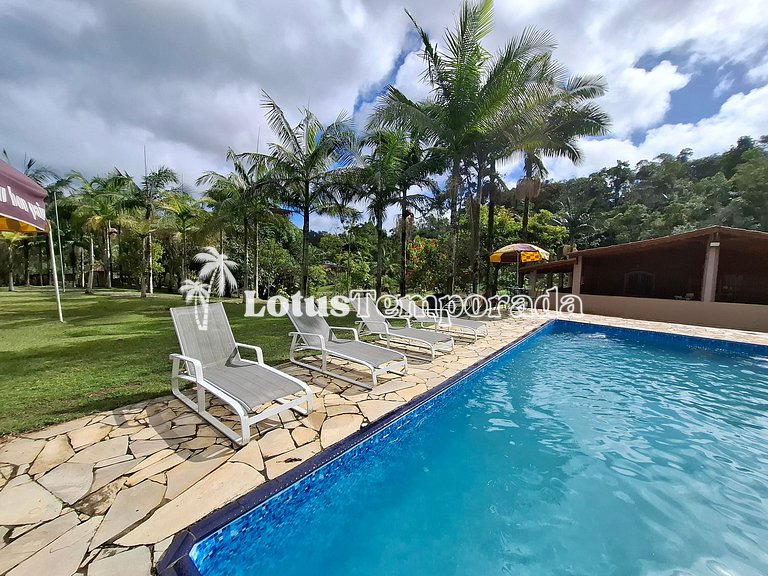 Chácara com piscina, campo e área gourmet LT0072