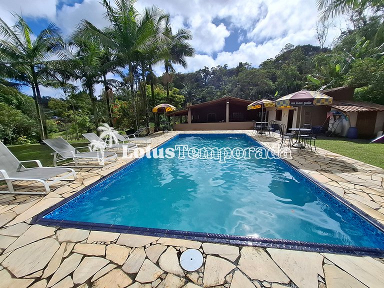 Chácara com piscina, campo e área gourmet LT0072