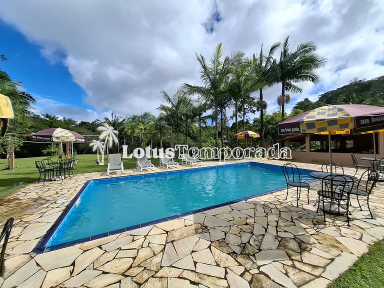 Chácara com piscina, campo e área gourmet LT0072