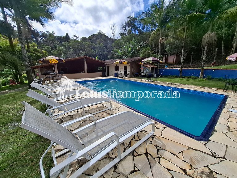 Chácara com piscina, campo e área gourmet LT0072