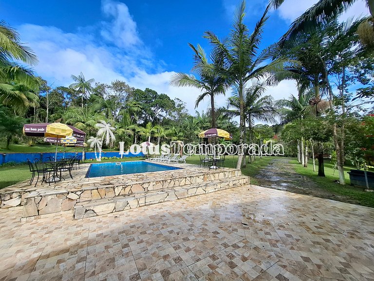 Chácara com piscina, campo e área gourmet LT0072