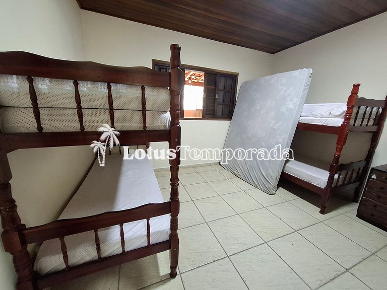 Chácara com piscina, campo e área gourmet LT0072