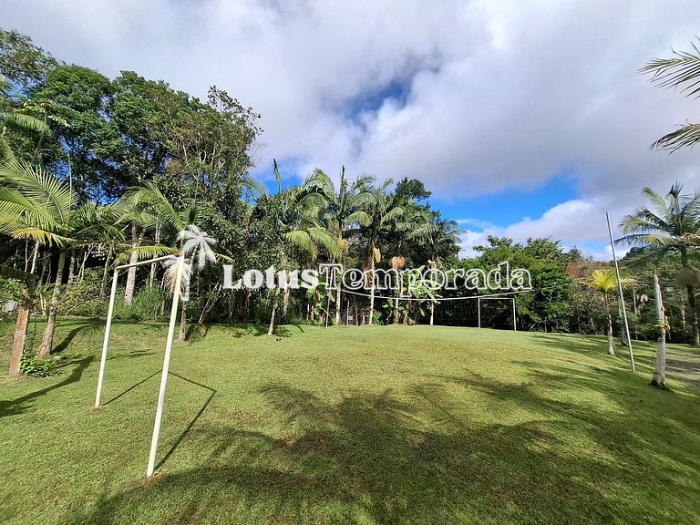 Chácara com piscina, campo e área gourmet LT0072
