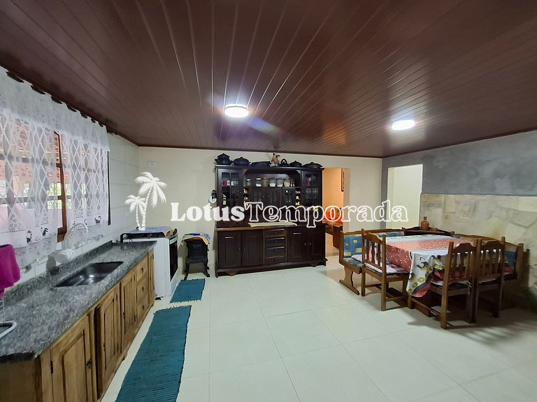 Chácara com piscina, campo e área gourmet LT0072