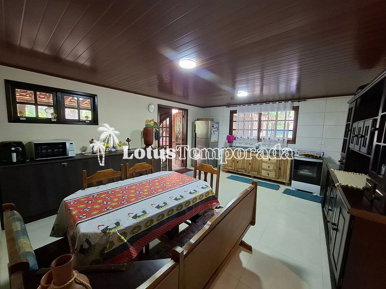 Chácara com piscina, campo e área gourmet LT0072