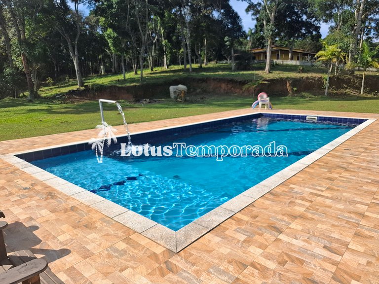 Chácara completa com lazer e fácil acesso LT0074