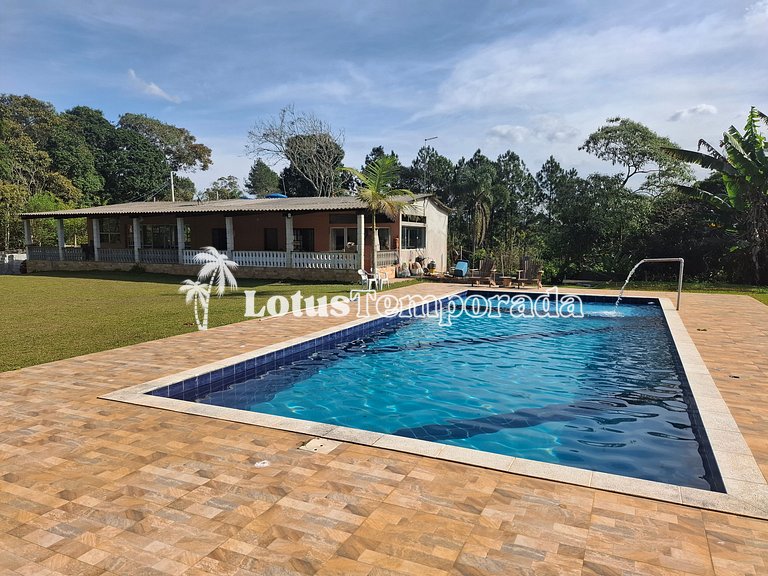 Chácara completa com lazer e fácil acesso LT0074