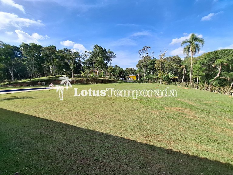 Chácara completa com lazer e fácil acesso LT0074