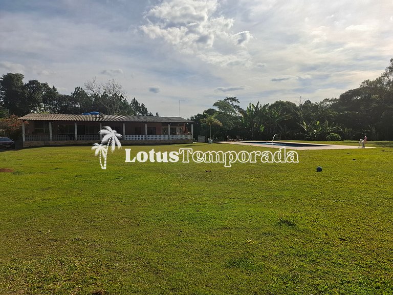 Chácara completa com lazer e fácil acesso LT0074