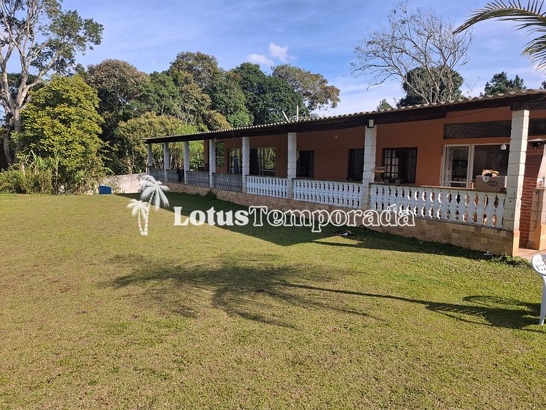 Chácara completa com lazer e fácil acesso LT0074