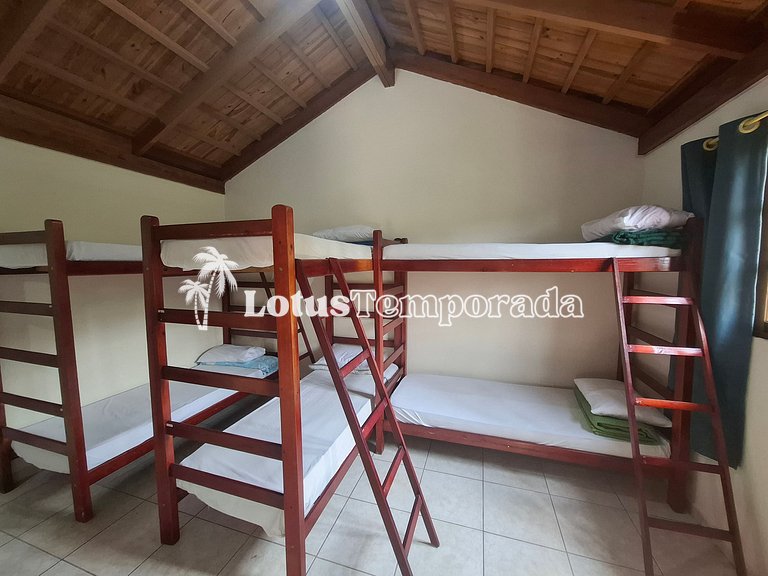 Chácara para eventos e casamentos com piscina e suítes LT073