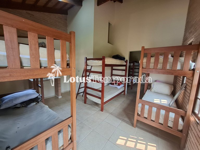 Chácara para eventos e casamentos com piscina e suítes LT073