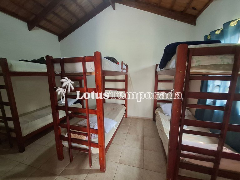 Chácara para eventos e casamentos com piscina e suítes LT073