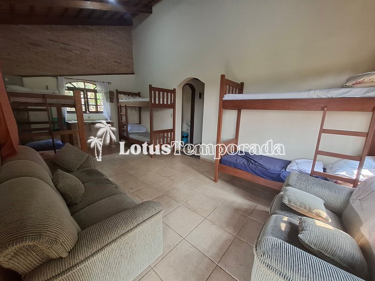 Chácara para eventos e casamentos com piscina e suítes LT073