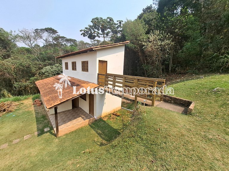 Chácara para eventos e casamentos com piscina e suítes LT073