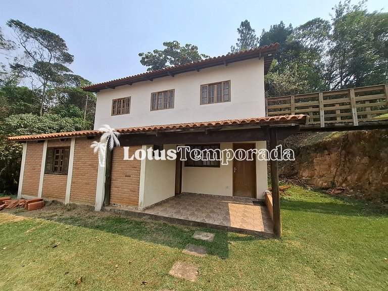 Chácara para eventos e casamentos com piscina e suítes LT073